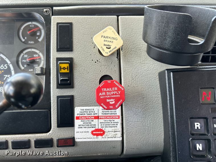 image for item EK4504 2003 Freightliner  FL70 utility / service truck