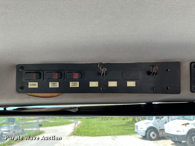 image for item EK4504 2003 Freightliner  FL70 utility / service truck