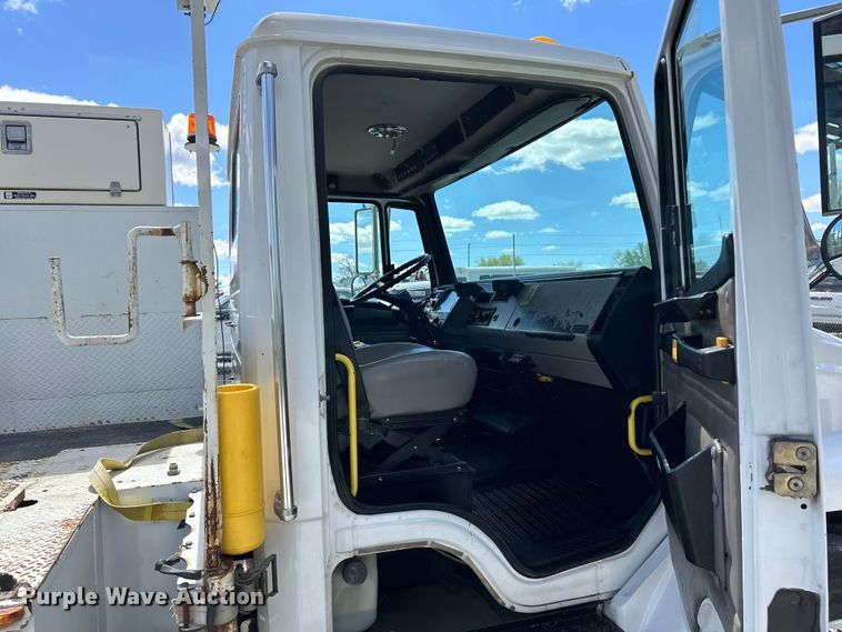 image for item EK4504 2003 Freightliner  FL70 utility / service truck