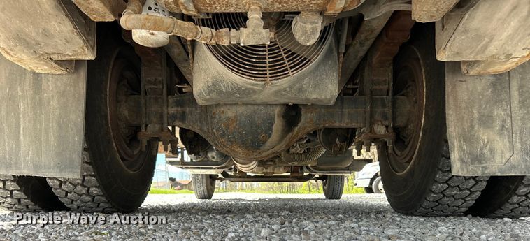 image for item EK4504 2003 Freightliner  FL70 utility / service truck