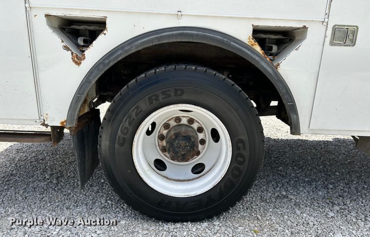 image for item EK4504 2003 Freightliner  FL70 utility / service truck