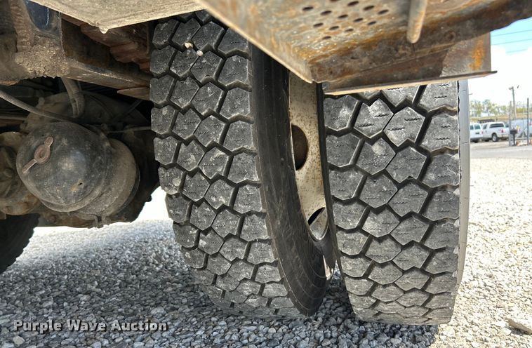 image for item EK4504 2003 Freightliner  FL70 utility / service truck