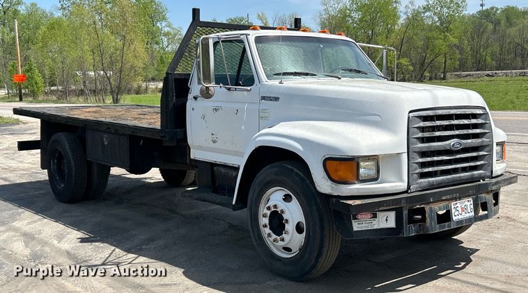 image for item EK4512 1998 Ford F Series flatbed truck