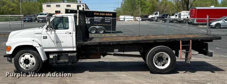 image for item EK4512 1998 Ford F Series flatbed truck