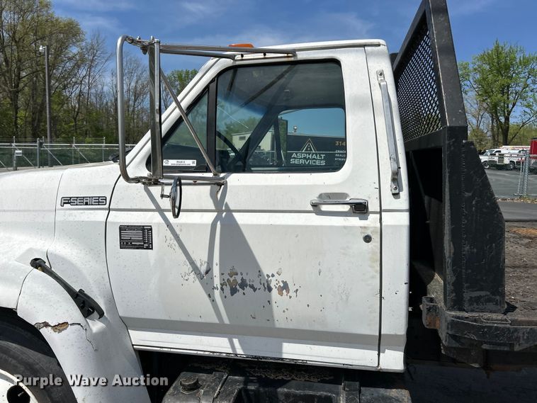 image for item EK4512 1998 Ford F Series flatbed truck