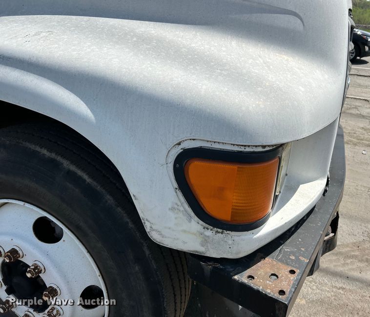 image for item EK4512 1998 Ford F Series flatbed truck