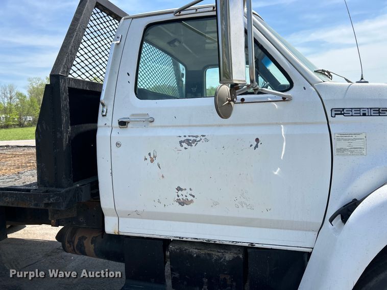 image for item EK4512 1998 Ford F Series flatbed truck