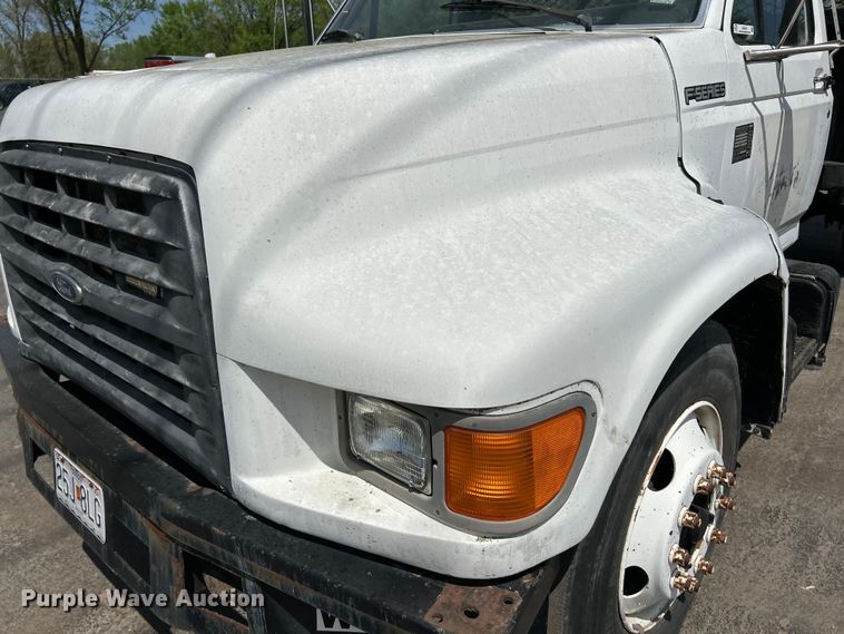 image for item EK4512 1998 Ford F Series flatbed truck