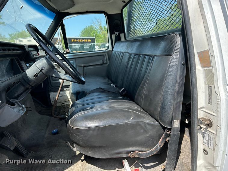 image for item EK4512 1998 Ford F Series flatbed truck