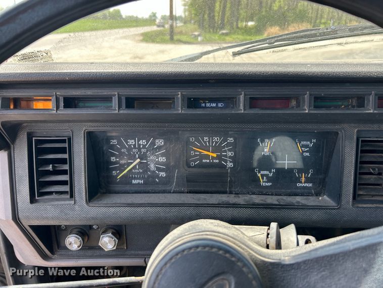 image for item EK4512 1998 Ford F Series flatbed truck