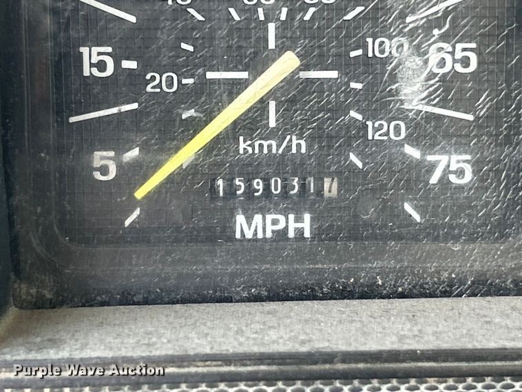 image for item EK4512 1998 Ford F Series flatbed truck