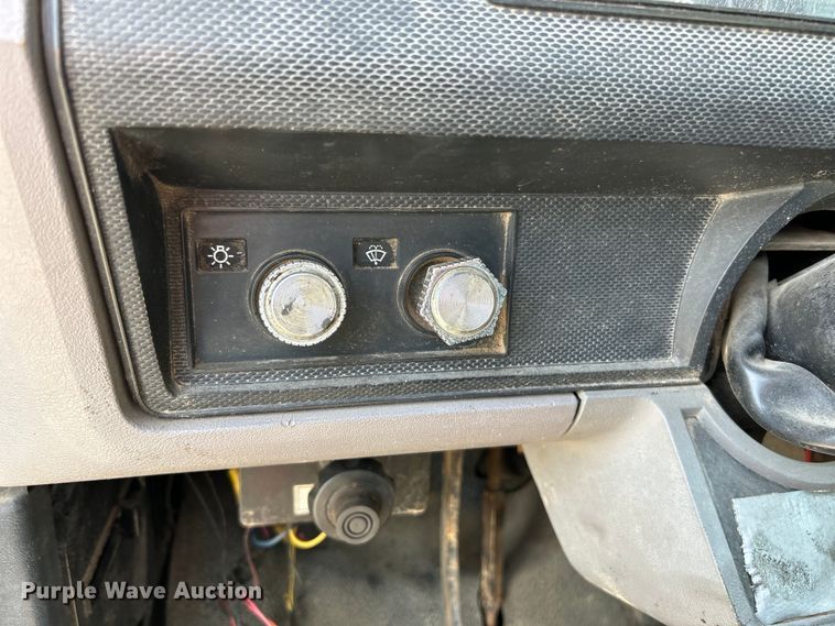 image for item EK4512 1998 Ford F Series flatbed truck