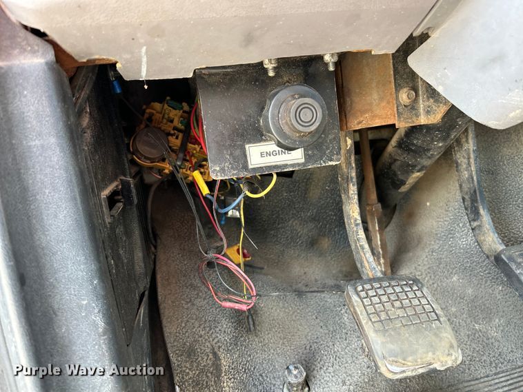 image for item EK4512 1998 Ford F Series flatbed truck