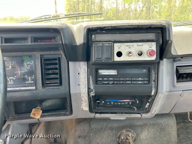 image for item EK4512 1998 Ford F Series flatbed truck