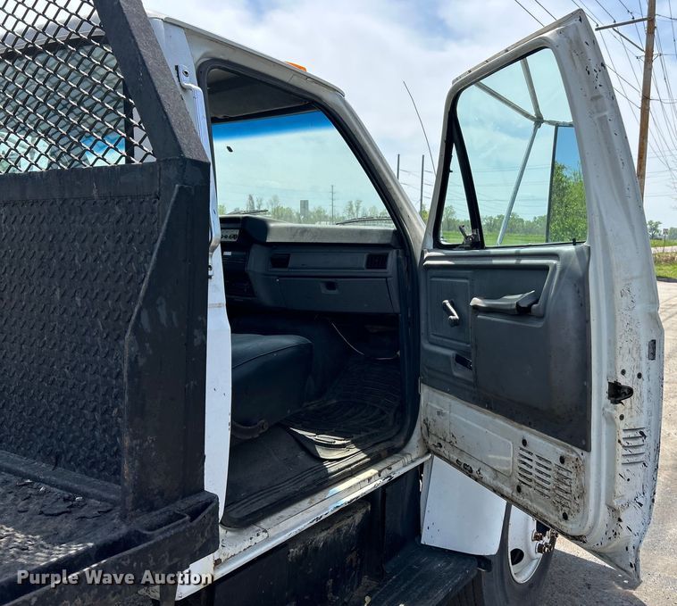 image for item EK4512 1998 Ford F Series flatbed truck