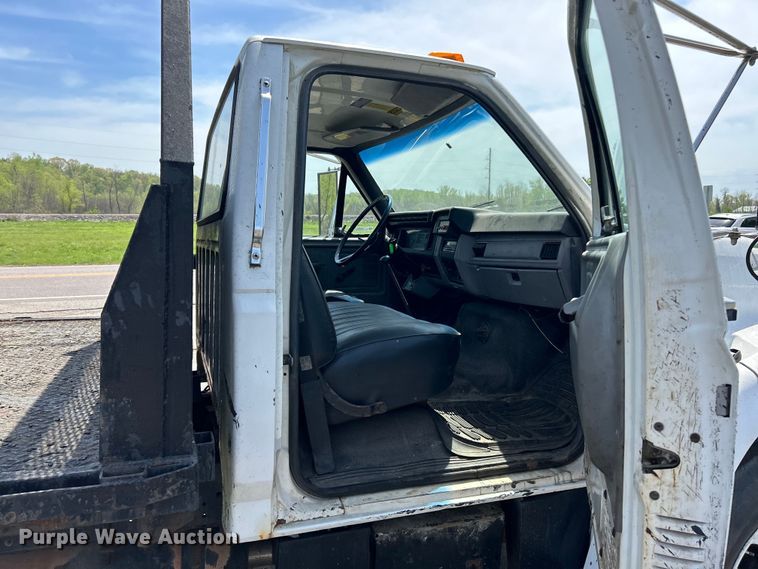 image for item EK4512 1998 Ford F Series flatbed truck