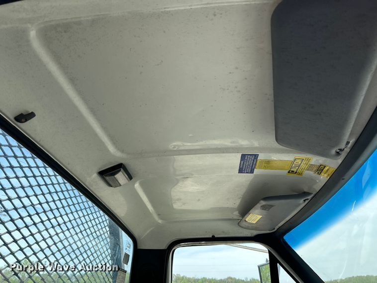 image for item EK4512 1998 Ford F Series flatbed truck