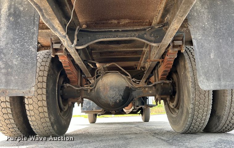 image for item EK4512 1998 Ford F Series flatbed truck