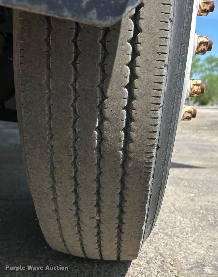 image for item EK4512 1998 Ford F Series flatbed truck