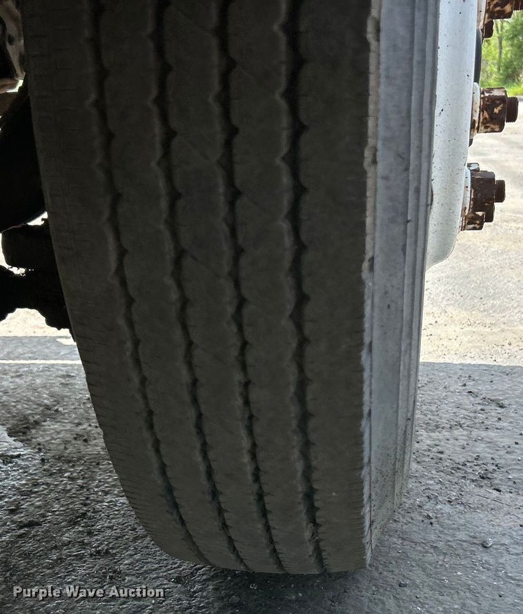 image for item EK4512 1998 Ford F Series flatbed truck