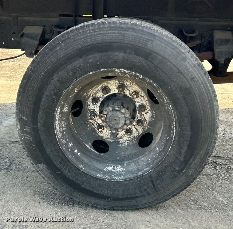 image for item EK4512 1998 Ford F Series flatbed truck