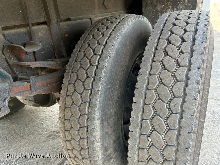 image for item EK4512 1998 Ford F Series flatbed truck