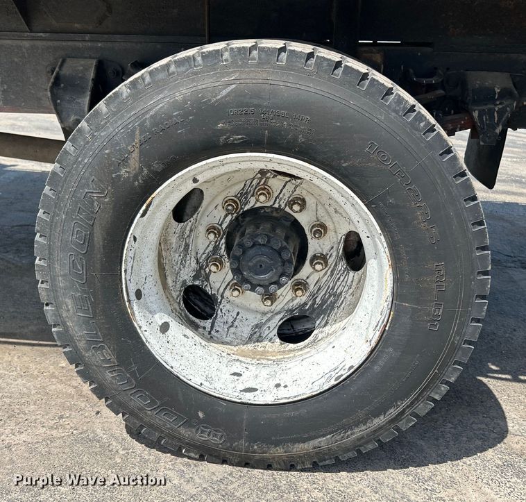 image for item EK4512 1998 Ford F Series flatbed truck