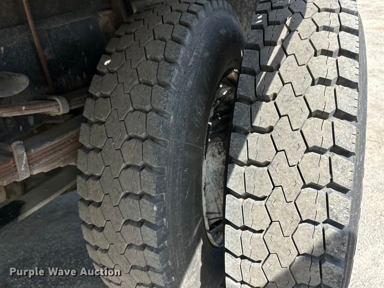 image for item EK4512 1998 Ford F Series flatbed truck