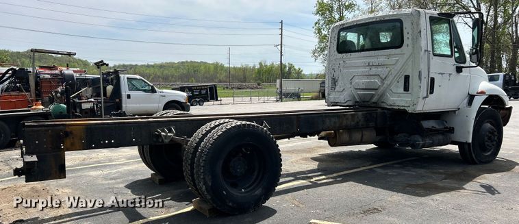 image for item EK4515 2003 International 4300 SBA truck cab and chassis