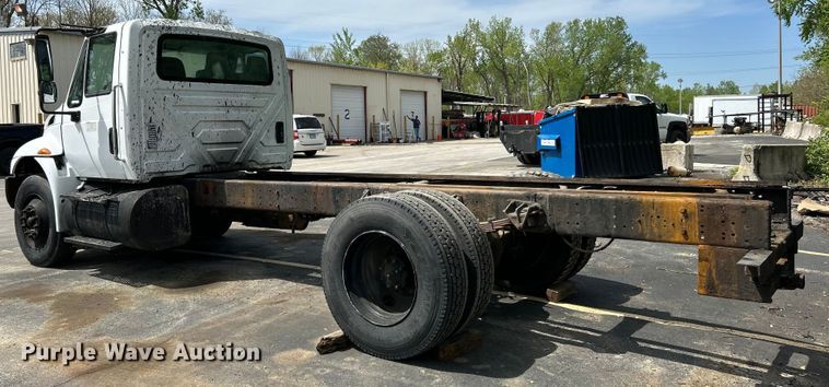 image for item EK4515 2003 International 4300 SBA truck cab and chassis