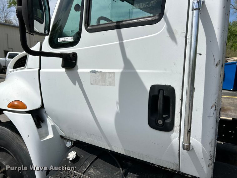 image for item EK4515 2003 International 4300 SBA truck cab and chassis