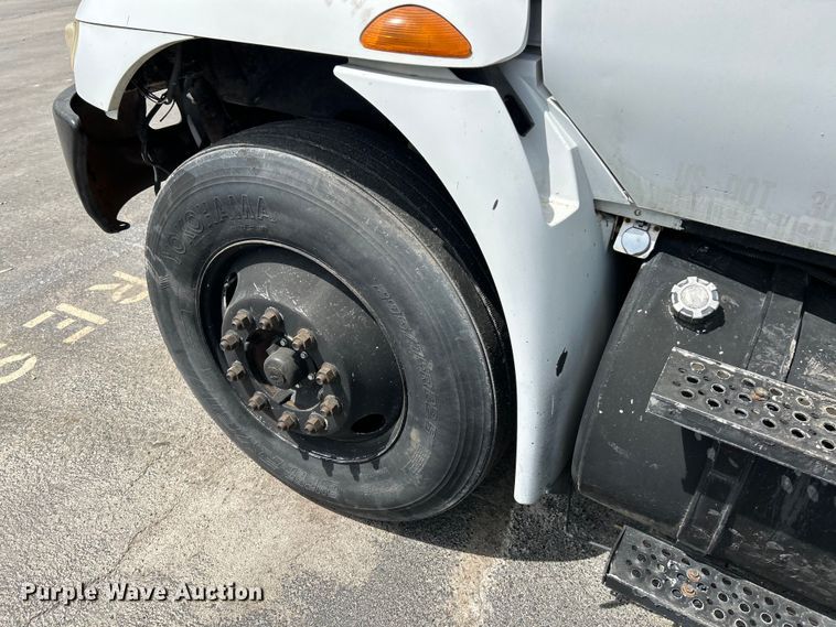 image for item EK4515 2003 International 4300 SBA truck cab and chassis