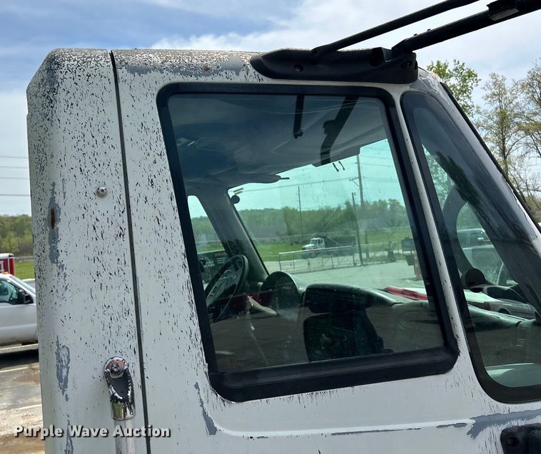 image for item EK4515 2003 International 4300 SBA truck cab and chassis