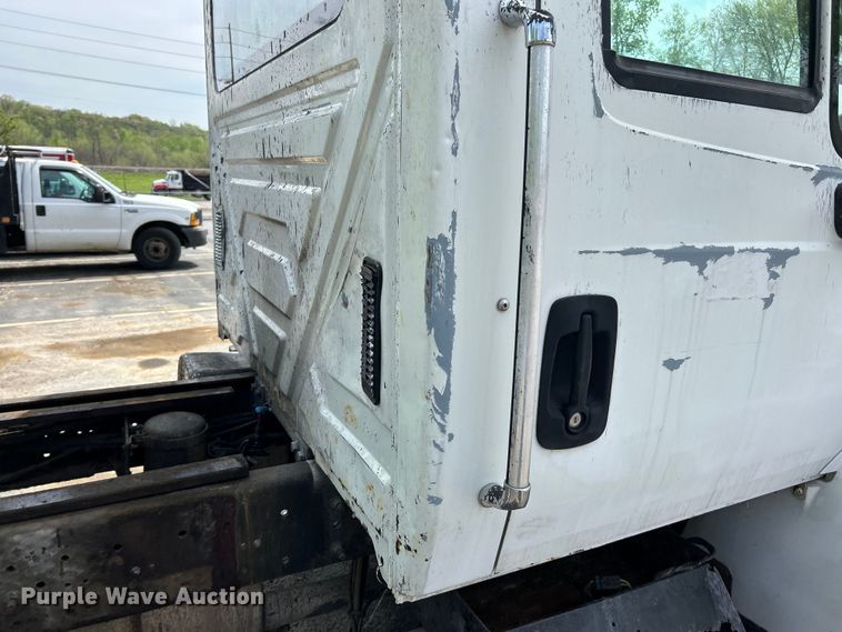 image for item EK4515 2003 International 4300 SBA truck cab and chassis