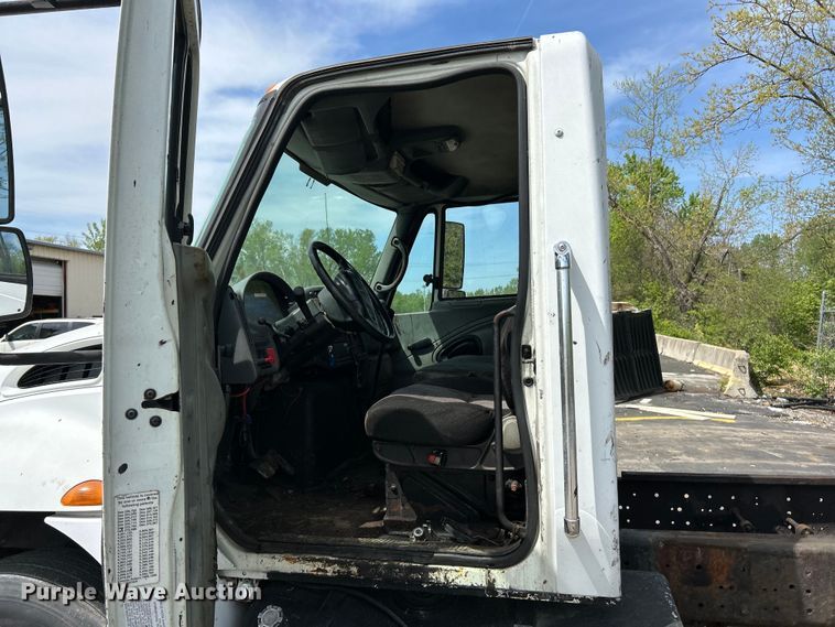 image for item EK4515 2003 International 4300 SBA truck cab and chassis