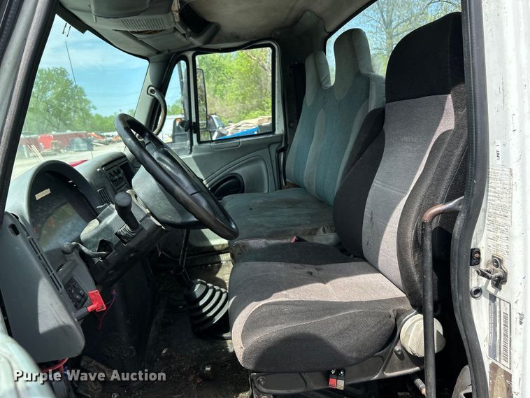 image for item EK4515 2003 International 4300 SBA truck cab and chassis