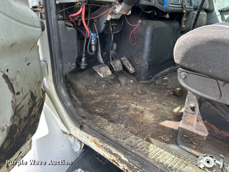 image for item EK4515 2003 International 4300 SBA truck cab and chassis