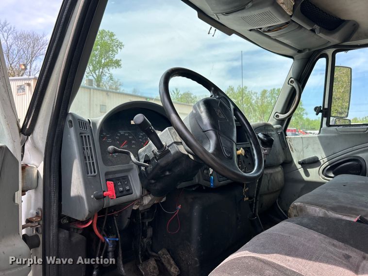 image for item EK4515 2003 International 4300 SBA truck cab and chassis