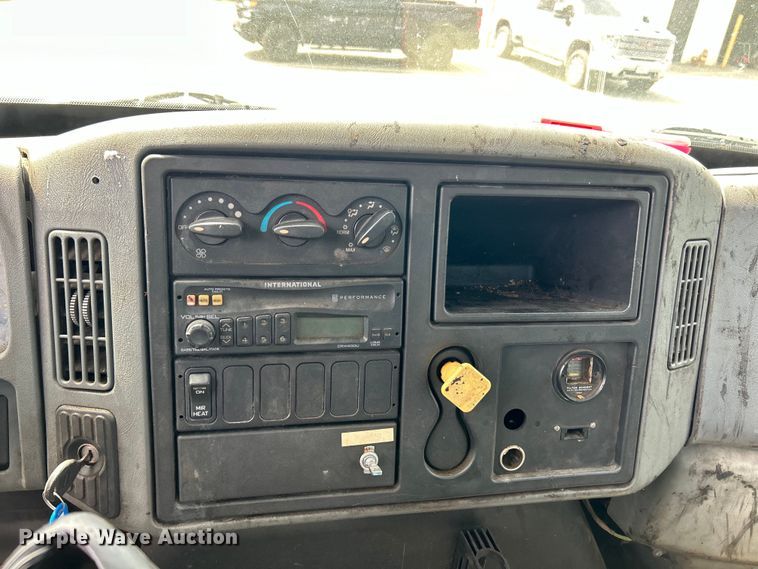 image for item EK4515 2003 International 4300 SBA truck cab and chassis