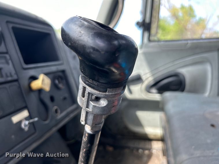 image for item EK4515 2003 International 4300 SBA truck cab and chassis