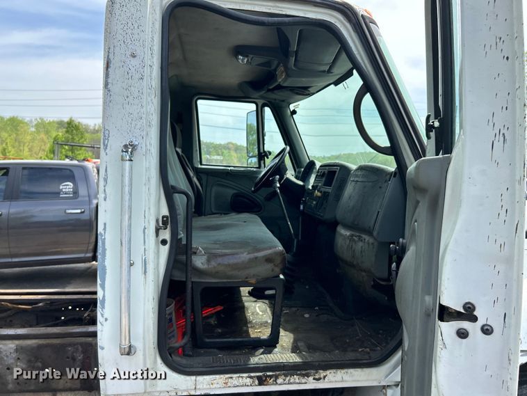 image for item EK4515 2003 International 4300 SBA truck cab and chassis