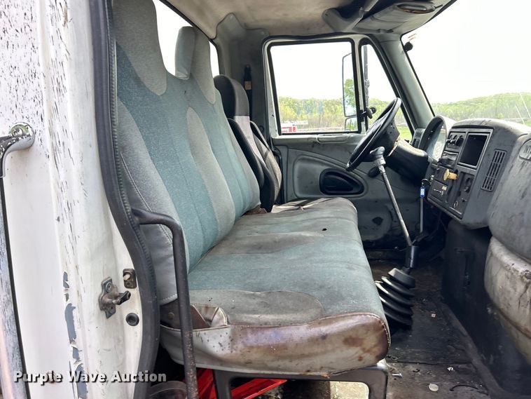 image for item EK4515 2003 International 4300 SBA truck cab and chassis