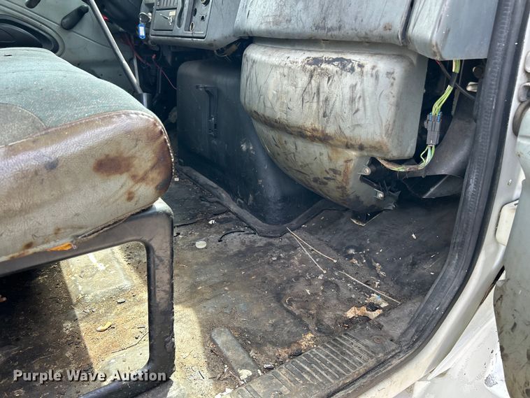 image for item EK4515 2003 International 4300 SBA truck cab and chassis