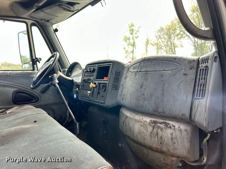 image for item EK4515 2003 International 4300 SBA truck cab and chassis