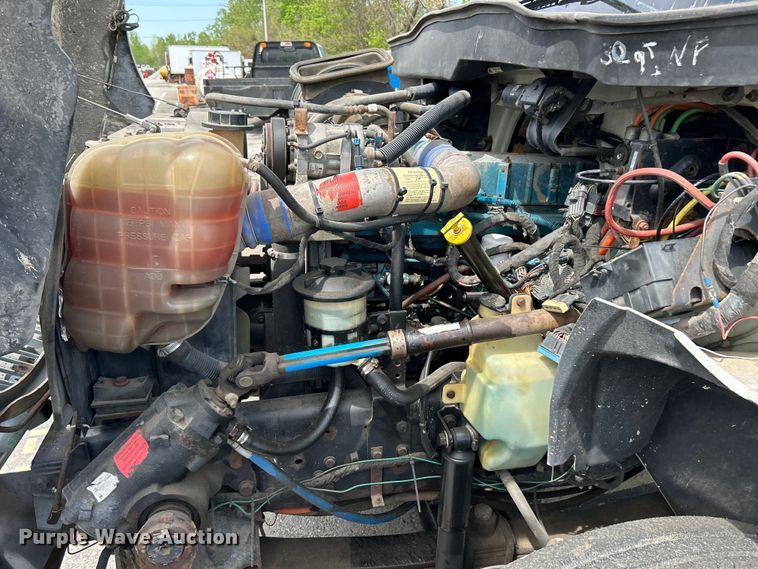 image for item EK4515 2003 International 4300 SBA truck cab and chassis