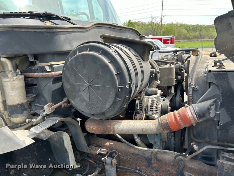 image for item EK4515 2003 International 4300 SBA truck cab and chassis