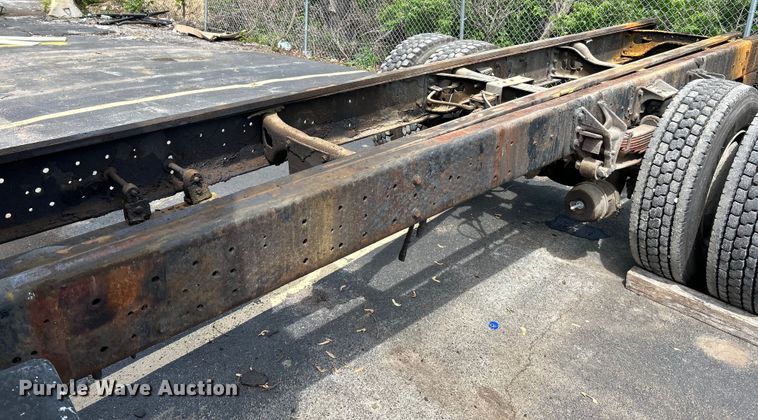 image for item EK4515 2003 International 4300 SBA truck cab and chassis