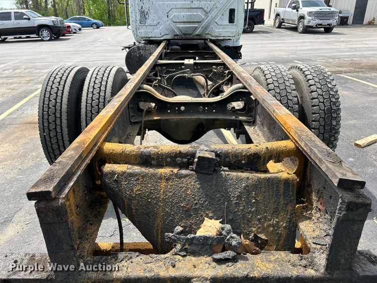 image for item EK4515 2003 International 4300 SBA truck cab and chassis