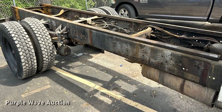 image for item EK4515 2003 International 4300 SBA truck cab and chassis