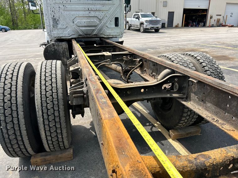 image for item EK4515 2003 International 4300 SBA truck cab and chassis